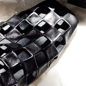 Loafer Flat Women - レディース ブラック ケージド フラット サンダル 2026