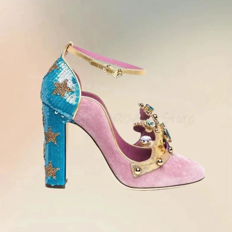 Court Heel Pointed - 宮廷風クリスタルクラウンデザイン ポインテッドトゥパンプス バックルストラップ レディースシューズ チャンキーハイヒール 宴会