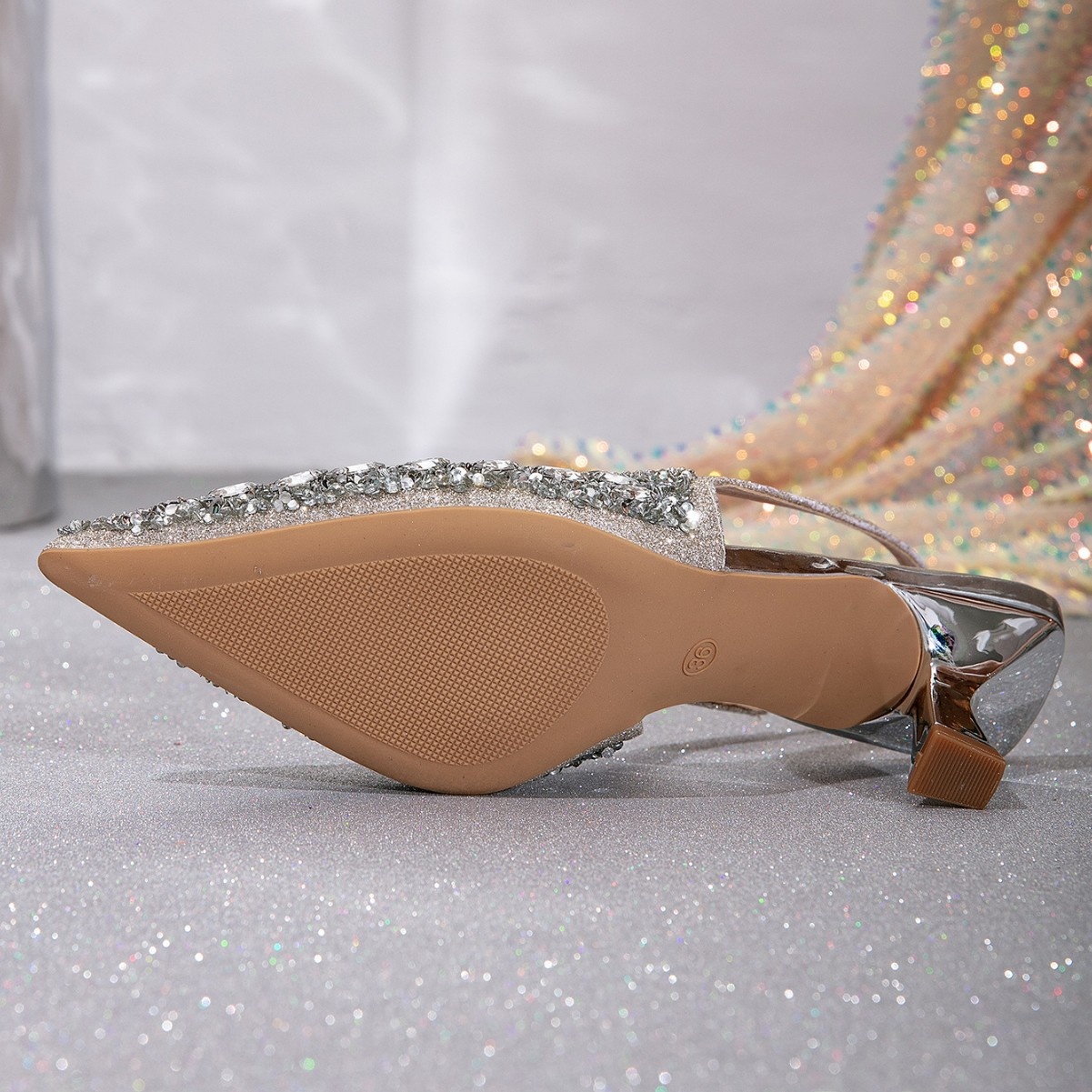 ファッショナブルなポインテッドトゥハイヒールサンダル、イブニ - Court Heel Pointed のレビューと価格