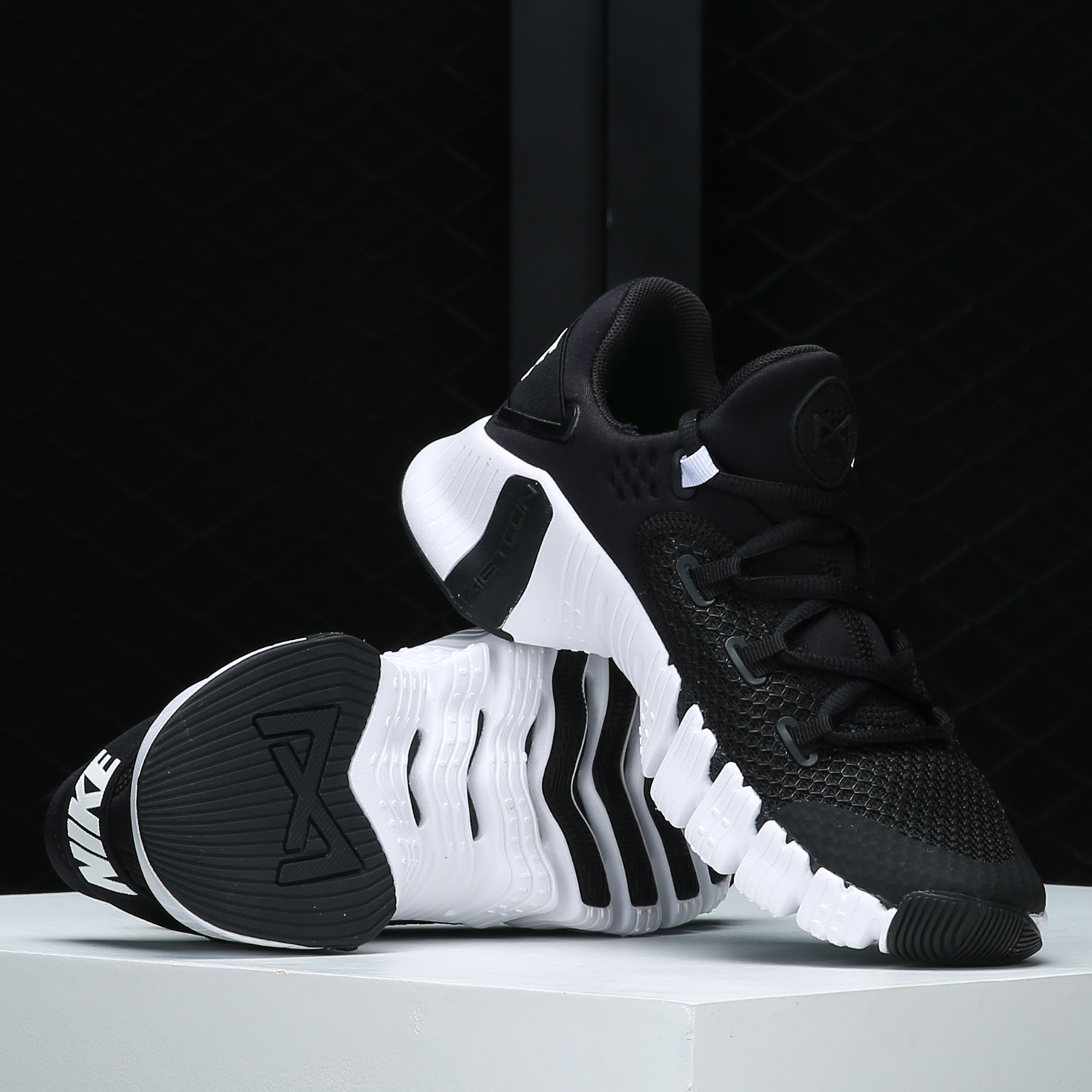 ナイキ オーセンティック レディース フリー メトコン 4  - Women Shoes Nike のレビューと価格