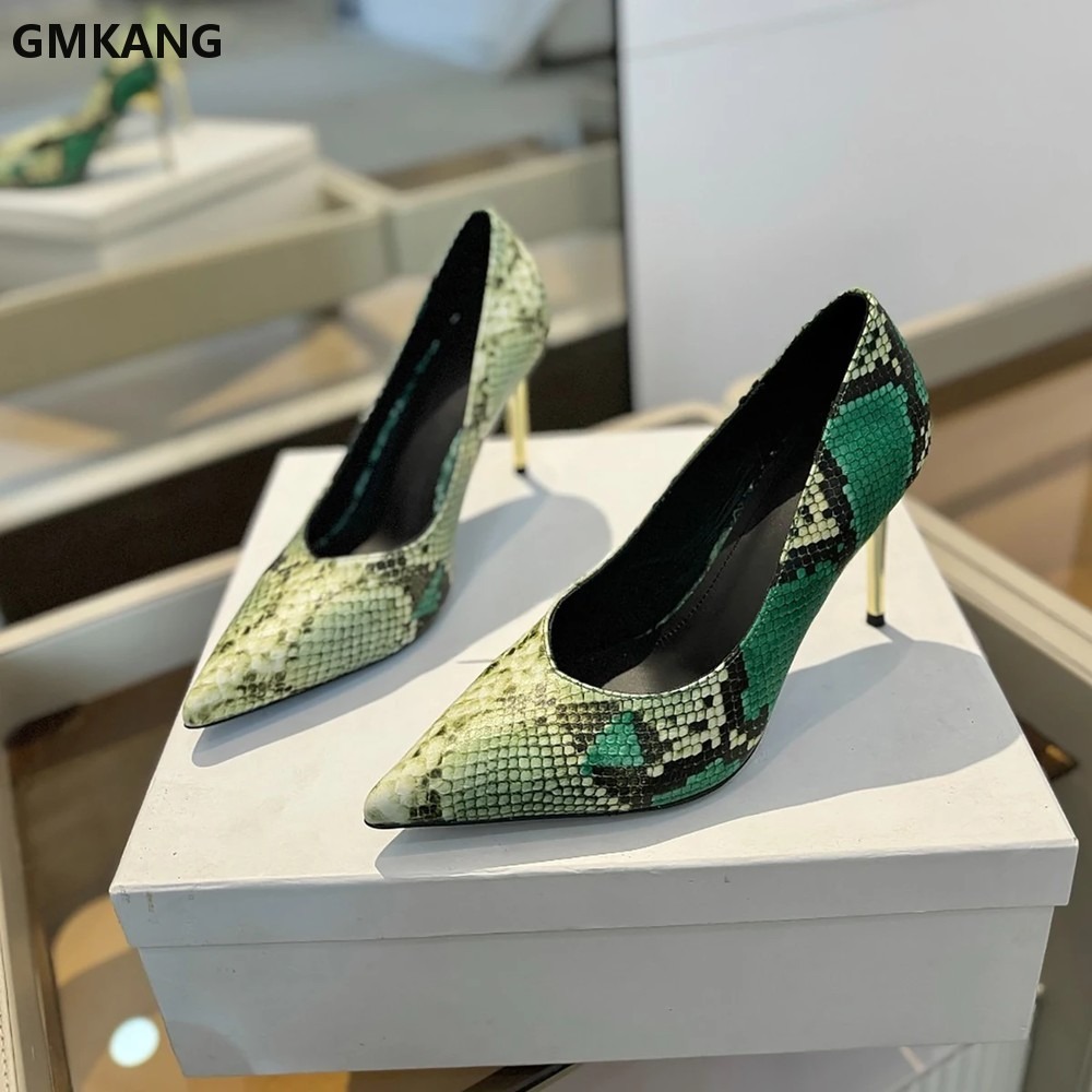 女性用スネークプリントポインテッドトゥローヒールパンプス、レ - Court Heel Pointed のレビューと価格