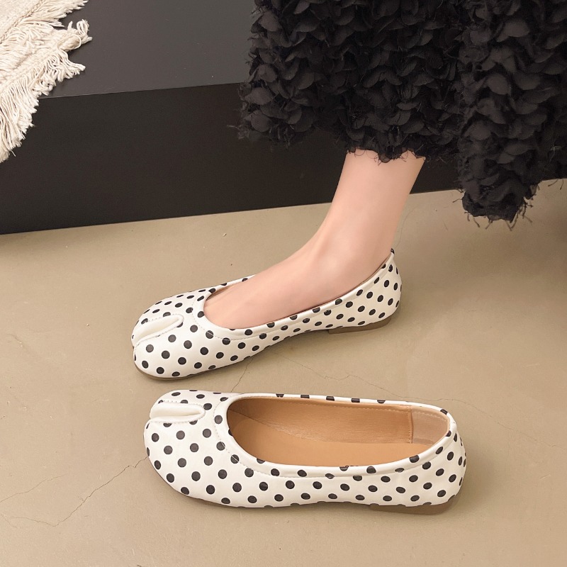 レディース　スプリットトゥ　フラットシューズ　水玉模様　スリ - Women'S Shoes For Standing All Day のレビューと価格