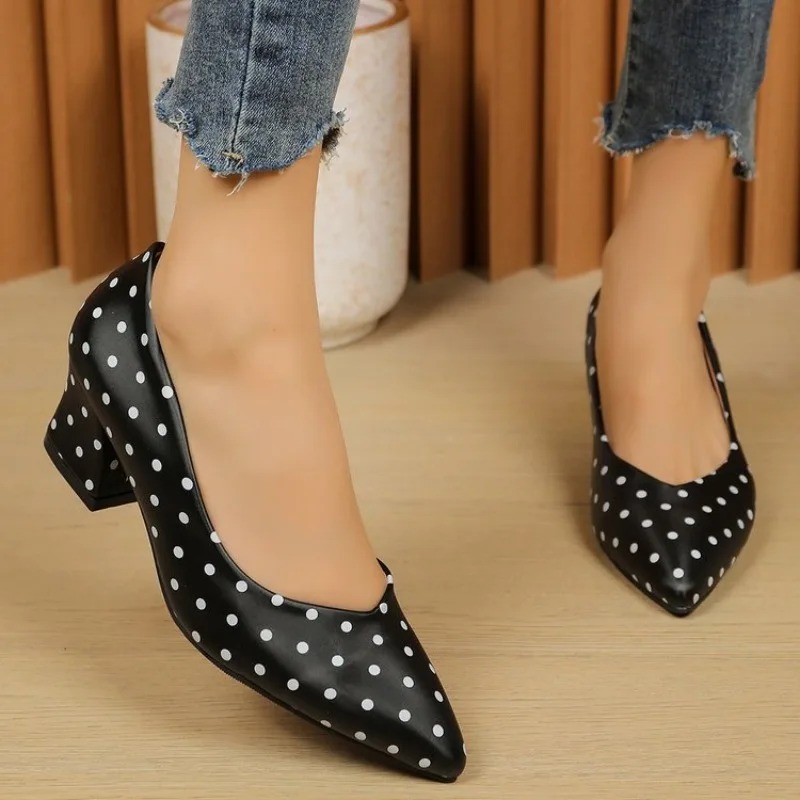 レディースパンプス ポインテッドトゥ ミドルブロックヒール  - Court Heel Pointed のレビューと価格